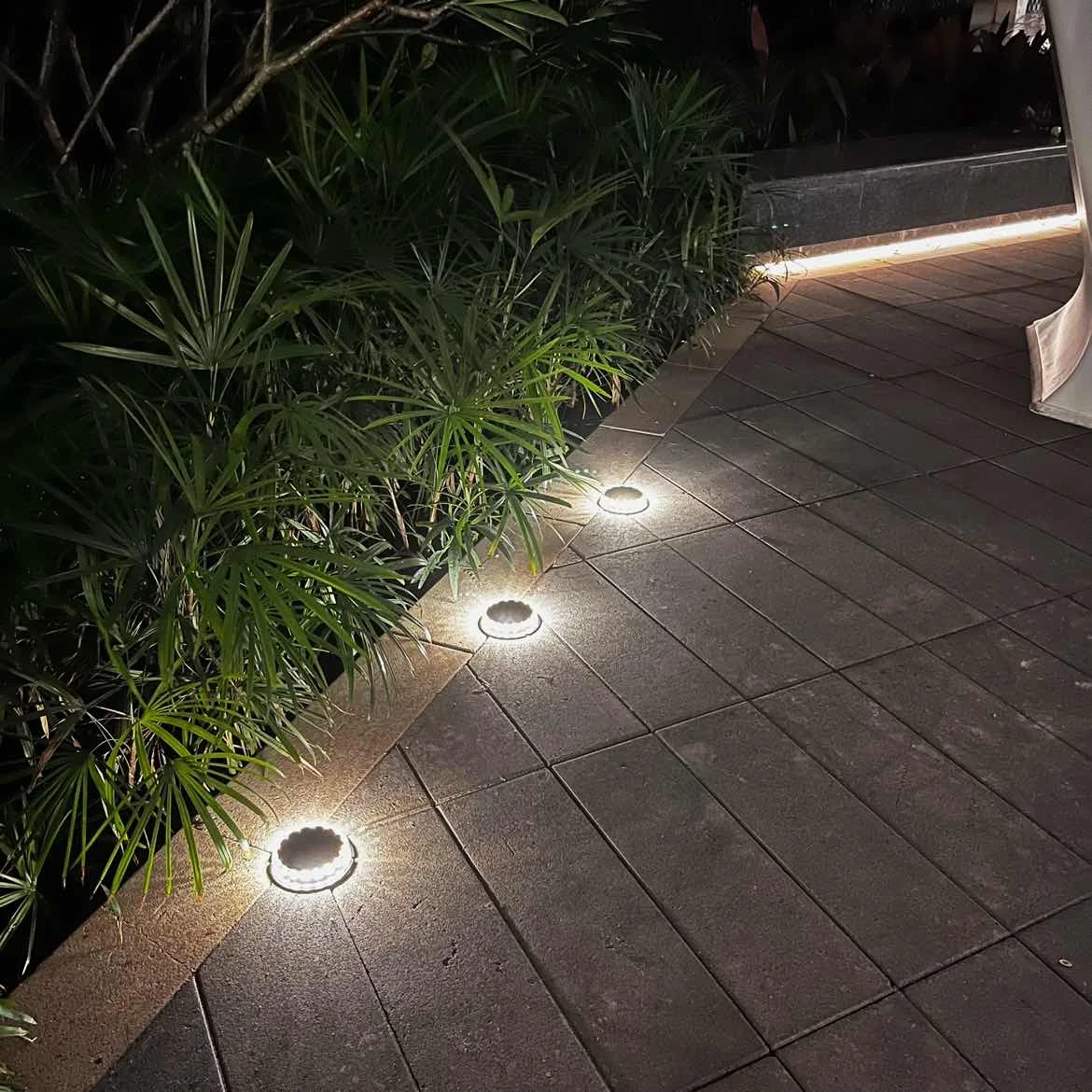 OEM 4PCS Super Bright LED Solar Pathway Light Outdoor IP65 Waterproof 3.7V 1200mAH Ground Lamp for Garden Decoration