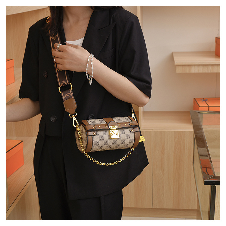 Wide Shoulder Strap Bag For Women Fashion Designers Retro Personality Shoulder Cylinder Crossbody Sling Bags Handbags For Women