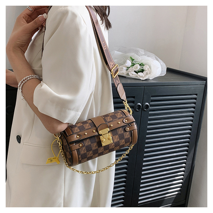 Wide Shoulder Strap Bag For Women Fashion Designers Retro Personality Shoulder Cylinder Crossbody Sling Bags Handbags For Women