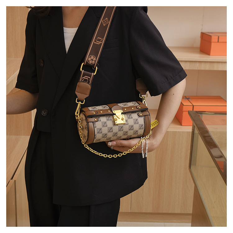 Wide Shoulder Strap Bag For Women Fashion Designers Retro Personality Shoulder Cylinder Crossbody Sling Bags Handbags For Women