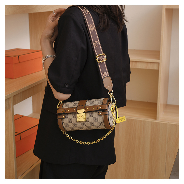 Wide Shoulder Strap Bag For Women Fashion Designers Retro Personality Shoulder Cylinder Crossbody Sling Bags Handbags For Women