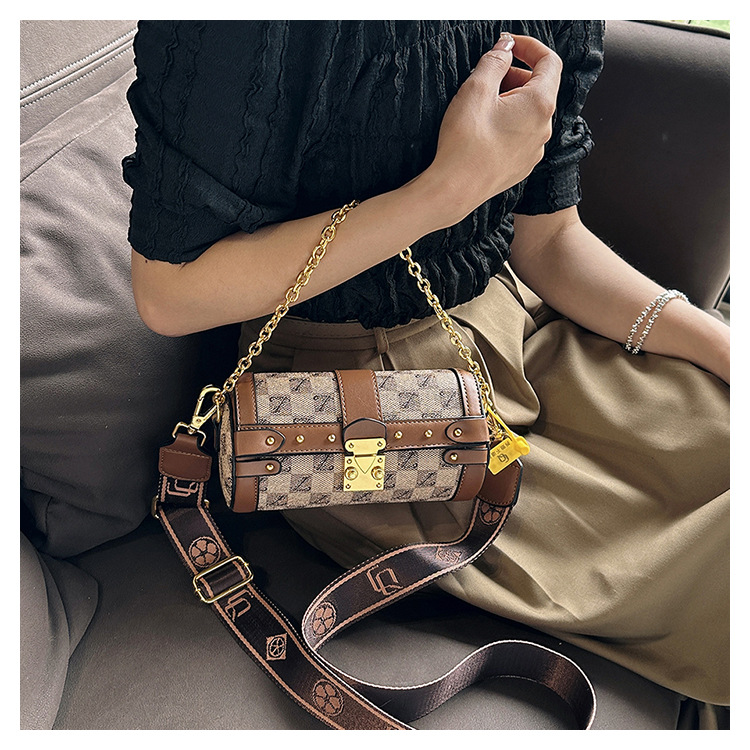 Wide Shoulder Strap Bag For Women Fashion Designers Retro Personality Shoulder Cylinder Crossbody Sling Bags Handbags For Women