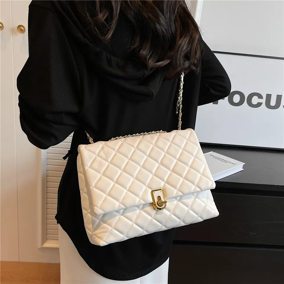 Quilted Large Chain Shoulder Bags For Women 2023 Luxury Designer Crossbody Bags PU Leather Ladies Handbags Black White