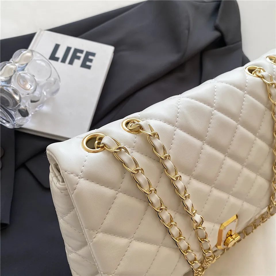 Quilted Large Chain Shoulder Bags For Women 2023 Luxury Designer Crossbody Bags PU Leather Ladies Handbags Black White