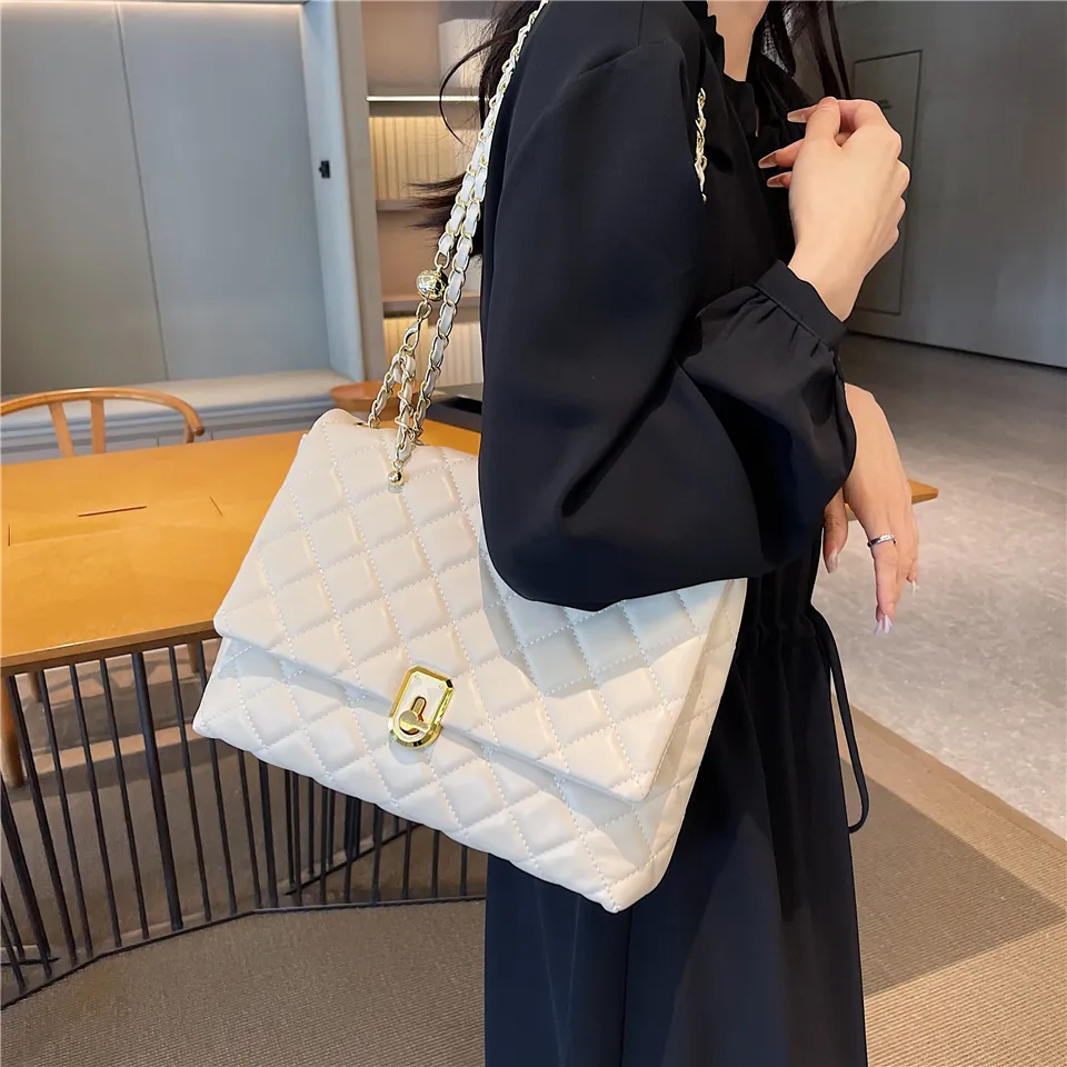 Quilted Large Chain Shoulder Bags For Women 2023 Luxury Designer Crossbody Bags PU Leather Ladies Handbags Black White