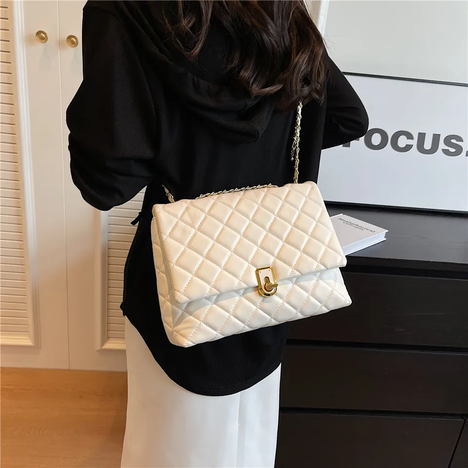 Quilted Large Chain Shoulder Bags For Women 2023 Luxury Designer Crossbody Bags PU Leather Ladies Handbags Black White