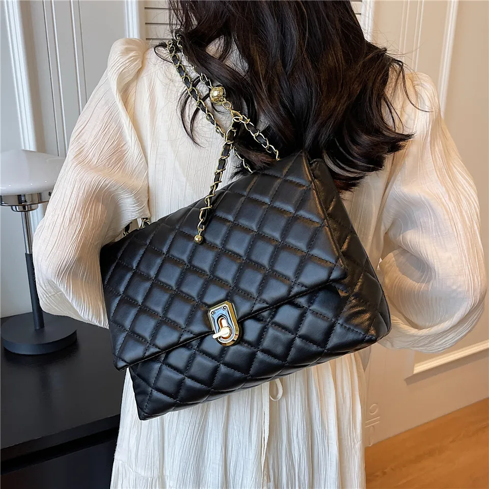 Quilted Large Chain Shoulder Bags For Women 2023 Luxury Designer Crossbody Bags PU Leather Ladies Handbags Black White