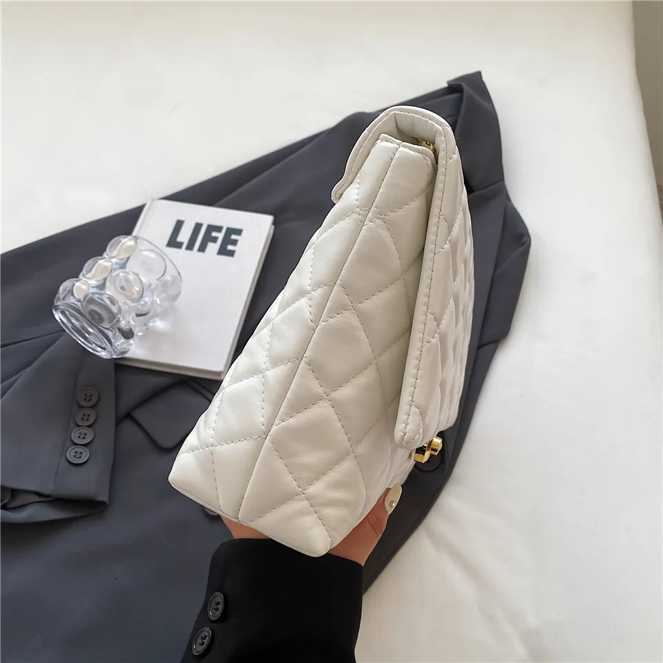 Quilted Large Chain Shoulder Bags For Women 2023 Luxury Designer Crossbody Bags PU Leather Ladies Handbags Black White