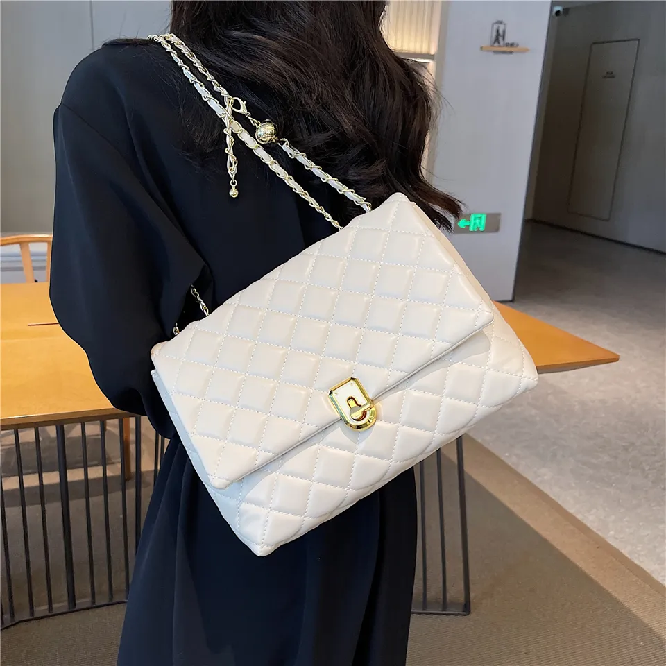 Quilted Large Chain Shoulder Bags For Women 2023 Luxury Designer Crossbody Bags PU Leather Ladies Handbags Black White