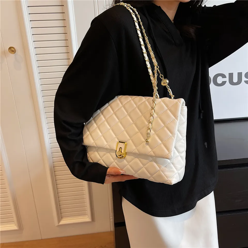 Quilted Large Chain Shoulder Bags For Women 2023 Luxury Designer Crossbody Bags PU Leather Ladies Handbags Black White