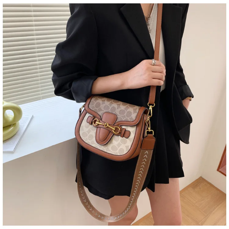 Women Bag 2023 Hot New Fashion Retro Crossbody Bag Luxury Women's Bag Saddle Bag Wide Shoulder Strap Single Shoulder Bag Totes