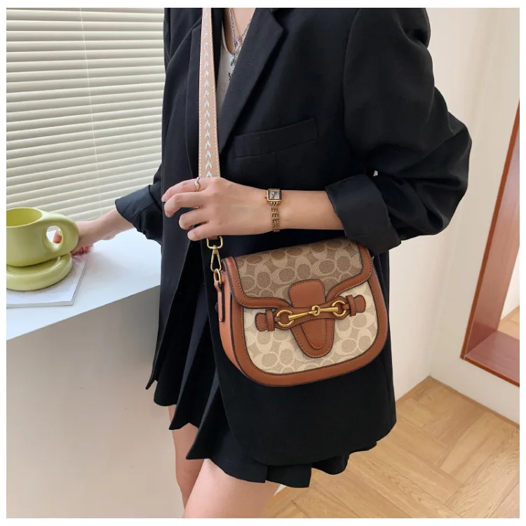 Women Bag 2023 Hot New Fashion Retro Crossbody Bag Luxury Women's Bag Saddle Bag Wide Shoulder Strap Single Shoulder Bag Totes