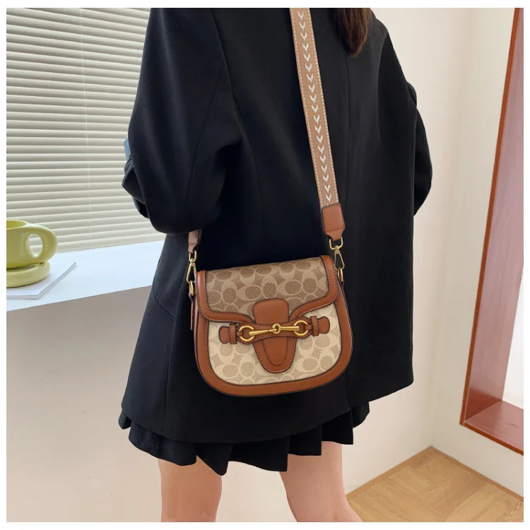 Women Bag 2023 Hot New Fashion Retro Crossbody Bag Luxury Women's Bag Saddle Bag Wide Shoulder Strap Single Shoulder Bag Totes