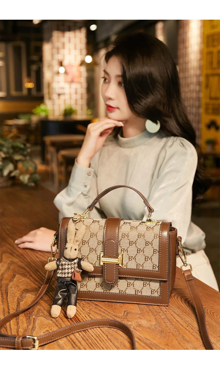 Women's handbag 2023 new high-end retro chain single shoulder small square bag, female designer diagonal cross bag