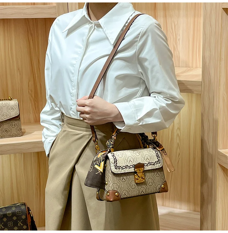 Women's handbag, genuine leather handbag, new 2023, high-end designer, fashionable single shoulder crossbody bag, small square b