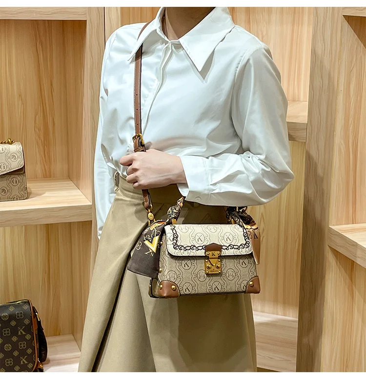 Women's handbag, genuine leather handbag, new 2023, high-end designer, fashionable single shoulder crossbody bag, small square b