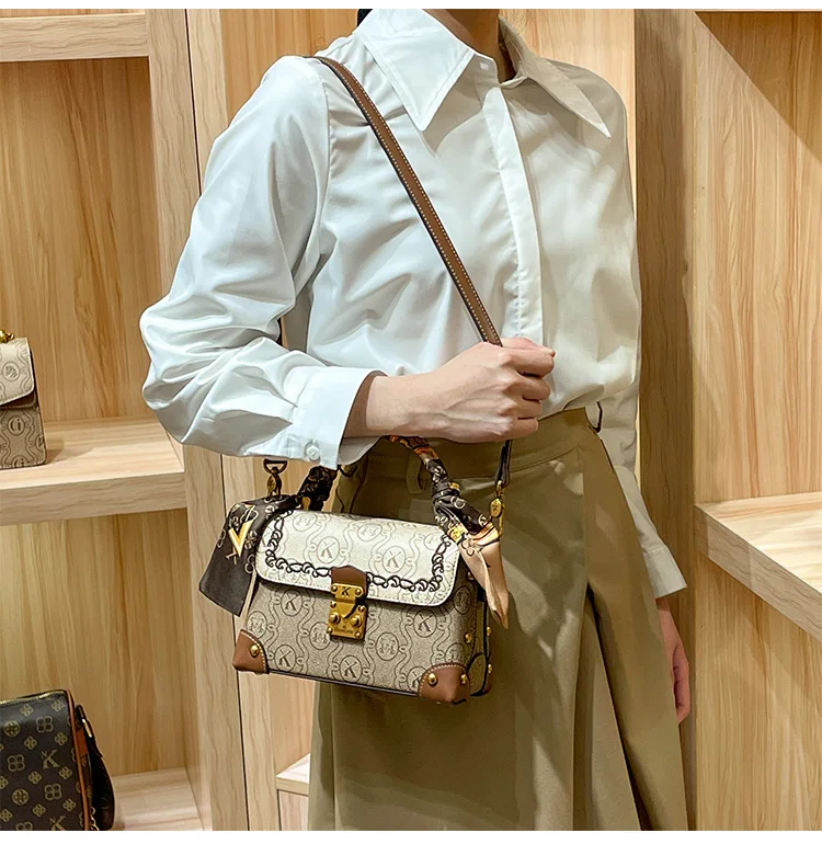 Women's handbag, genuine leather handbag, new 2023, high-end designer, fashionable single shoulder crossbody bag, small square b