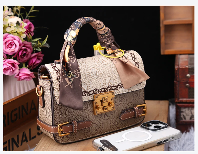 Women's handbag 2023 winter new senior designer leather fashionable retro foreign style one shoulder crossbody small square bag