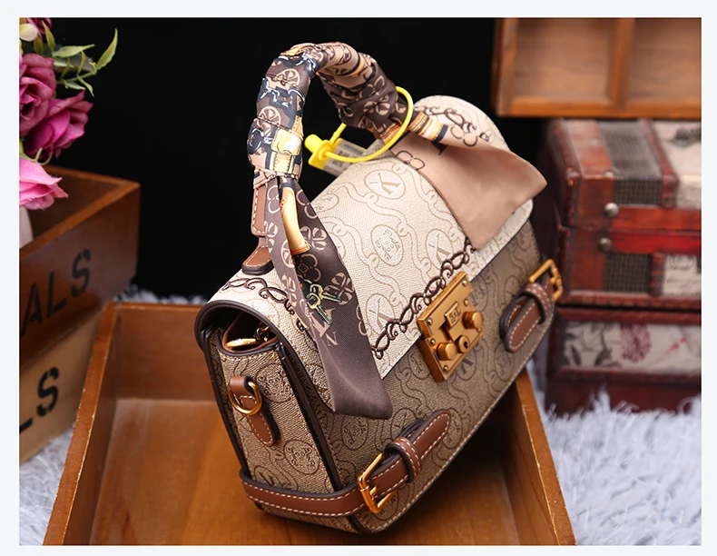 Women's handbag 2023 winter new senior designer leather fashionable retro foreign style one shoulder crossbody small square bag