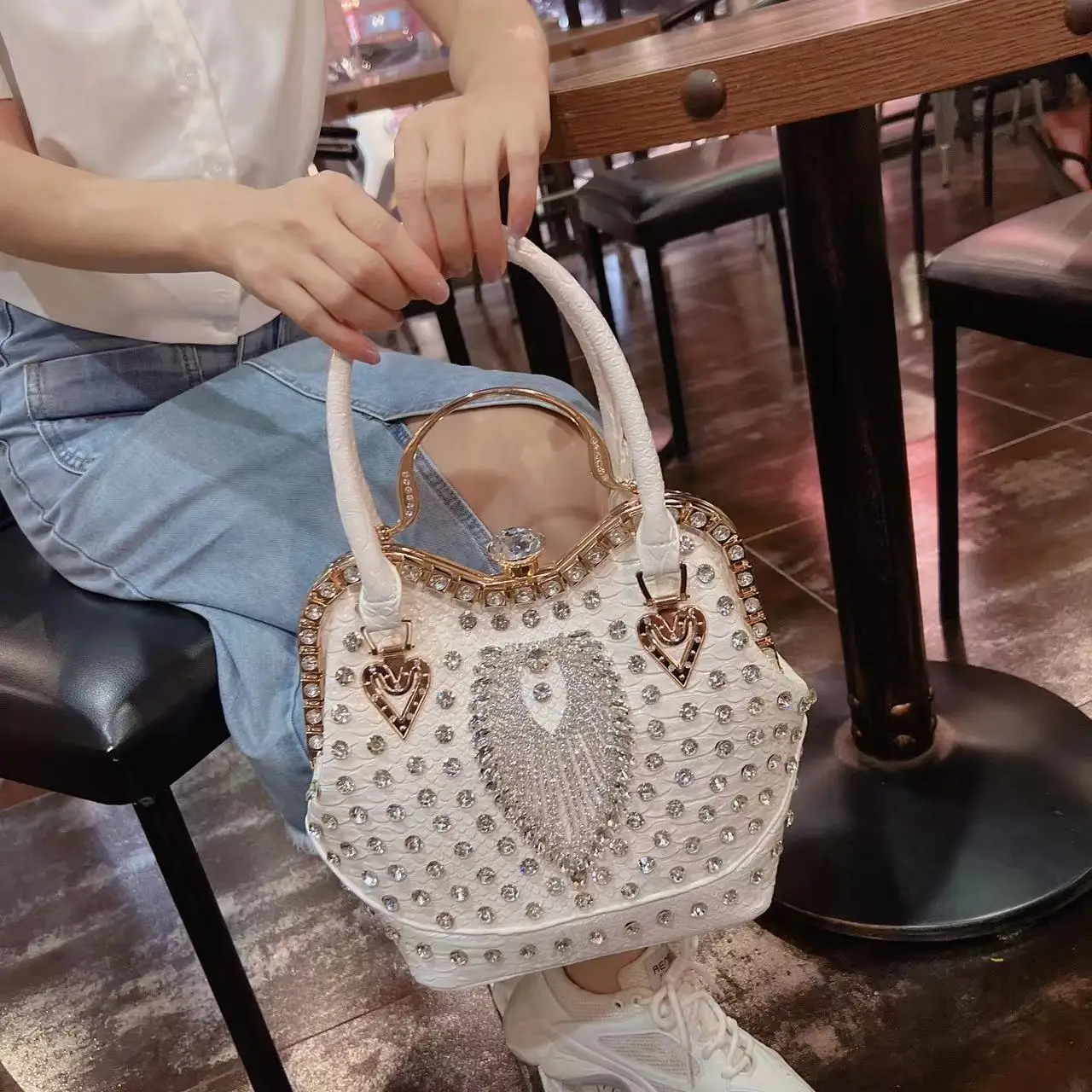 Spring and summer new high-grade fashion diamond bucket bag women's banquet dress versatile one-shoulder messenger handbag