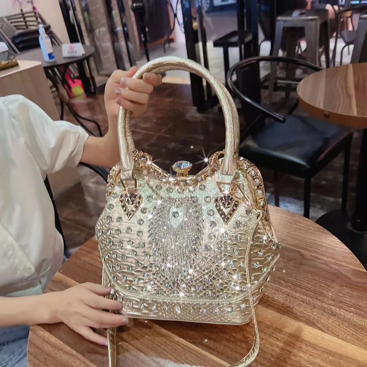 Spring and summer new high-grade fashion diamond bucket bag women's banquet dress versatile one-shoulder messenger handbag