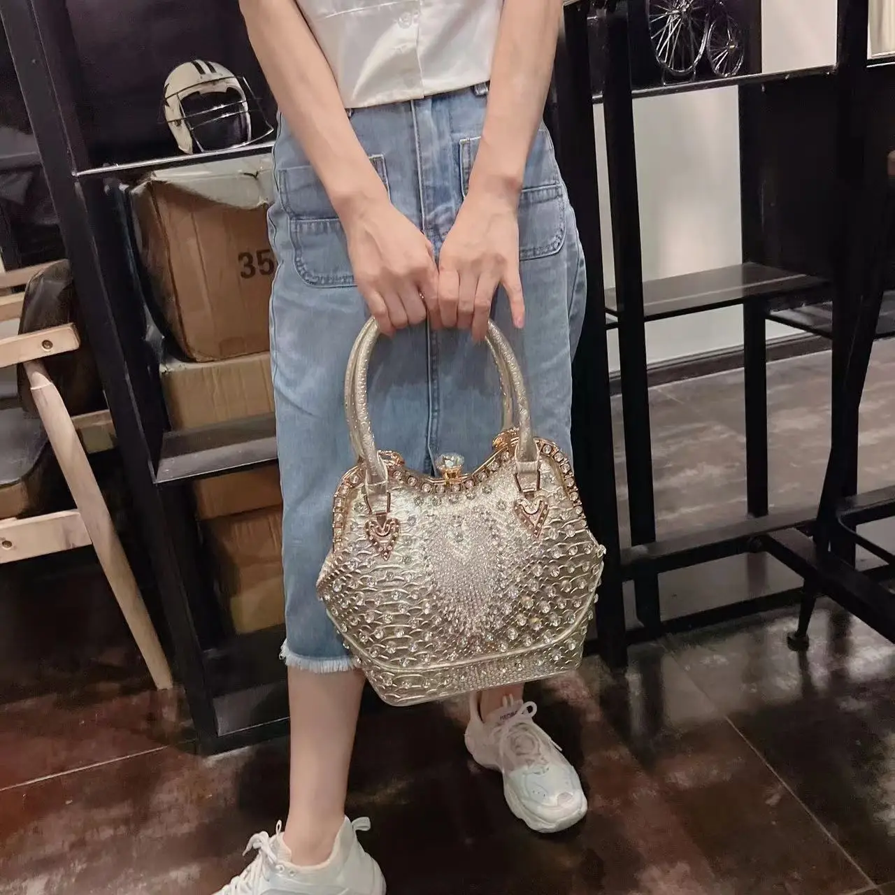 Spring and summer new high-grade fashion diamond bucket bag women's banquet dress versatile one-shoulder messenger handbag