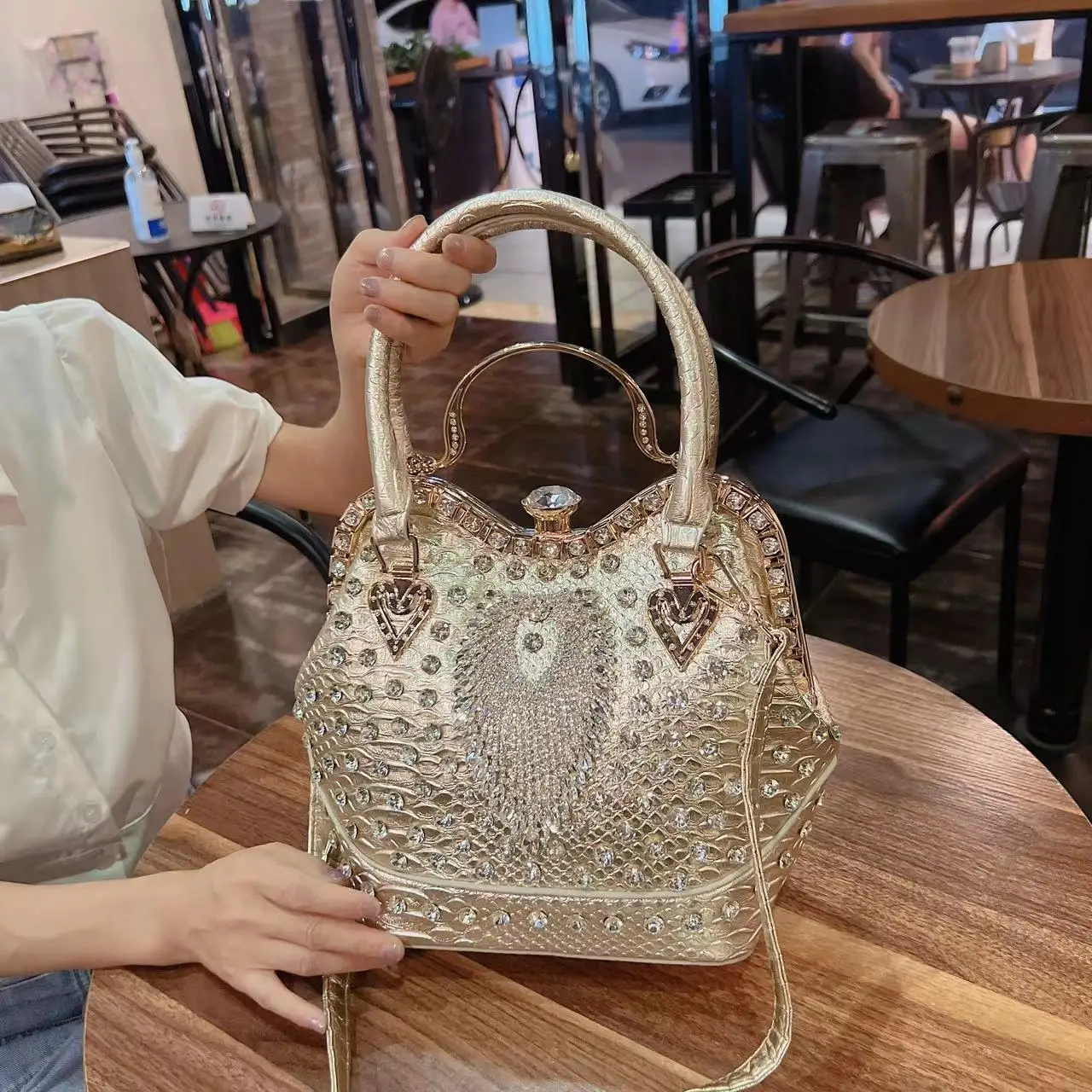 Spring and summer new high-grade fashion diamond bucket bag women's banquet dress versatile one-shoulder messenger handbag