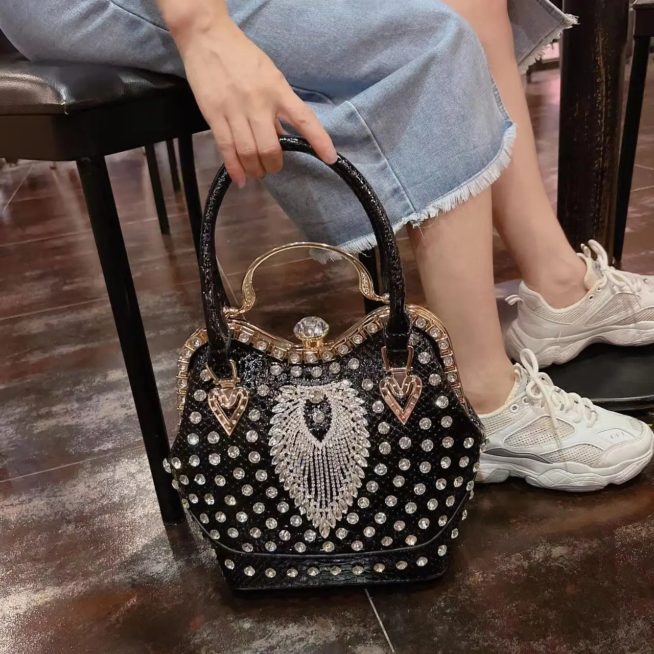 Spring and summer new high-grade fashion diamond bucket bag women's banquet dress versatile one-shoulder messenger handbag