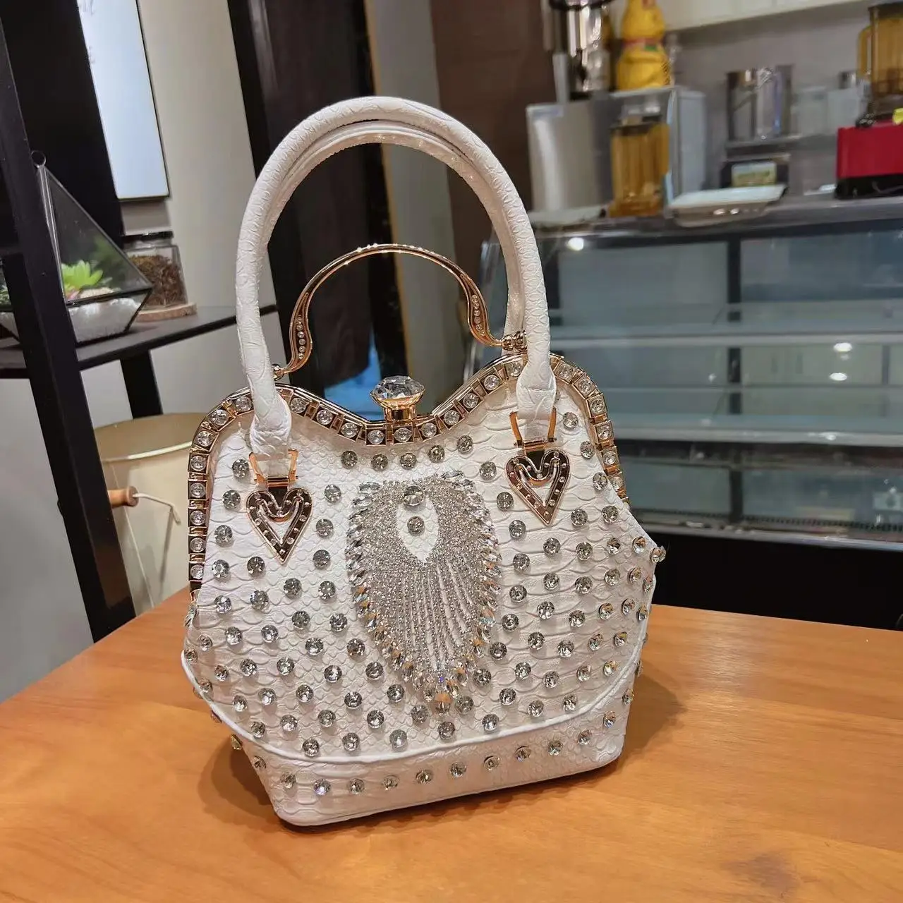 Spring and summer new high-grade fashion diamond bucket bag women's banquet dress versatile one-shoulder messenger handbag