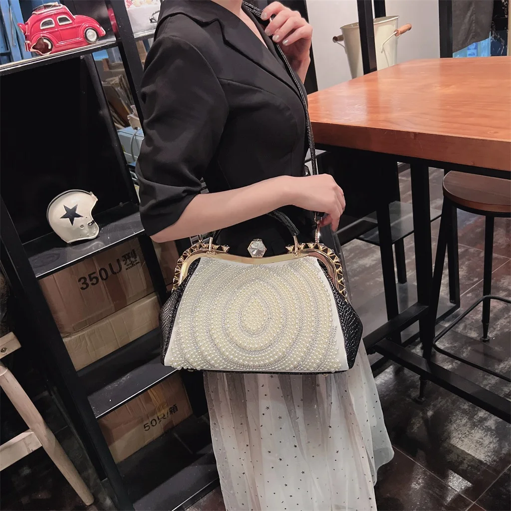 Genuine Leather Women's Handbag 2024 New Fashion Lady Diamond Rhinestone Clip Bag Casual Pearl Shoulder Messenger Bags