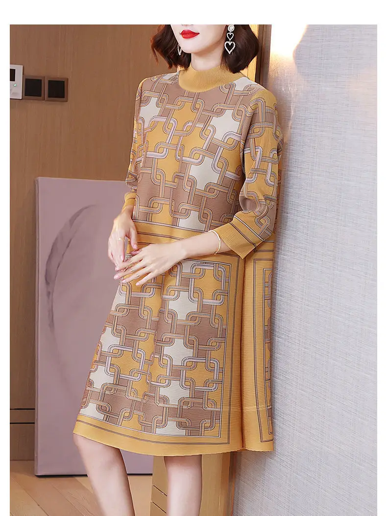 Pleated mother temperament dress 2023 autumn new fashion print high neck loose large size age-reducing A-line  women clothes