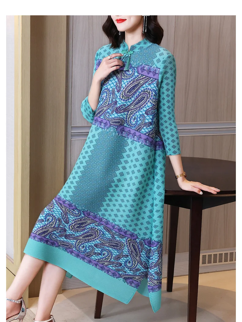 French high-end print Miyake pleated dress spring 2024 new fashion loose plus size age-reducing mother women's dress