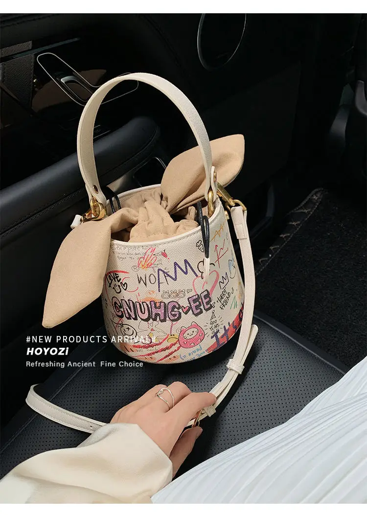 2024 New Super Beautiful Graffiti Childlike Bear Bucket Bag Graffiti Bag Cute Female Summer Bag Versatile Messenger Bag