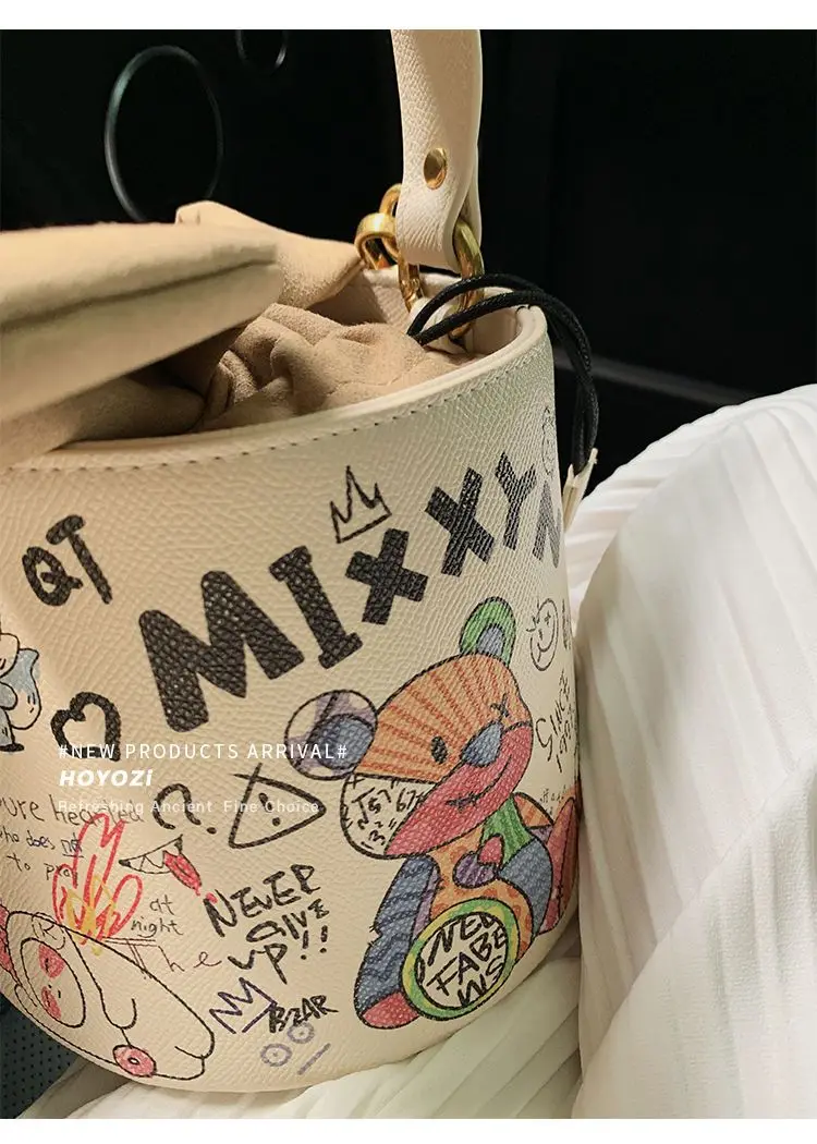 2024 New Super Beautiful Graffiti Childlike Bear Bucket Bag Graffiti Bag Cute Female Summer Bag Versatile Messenger Bag