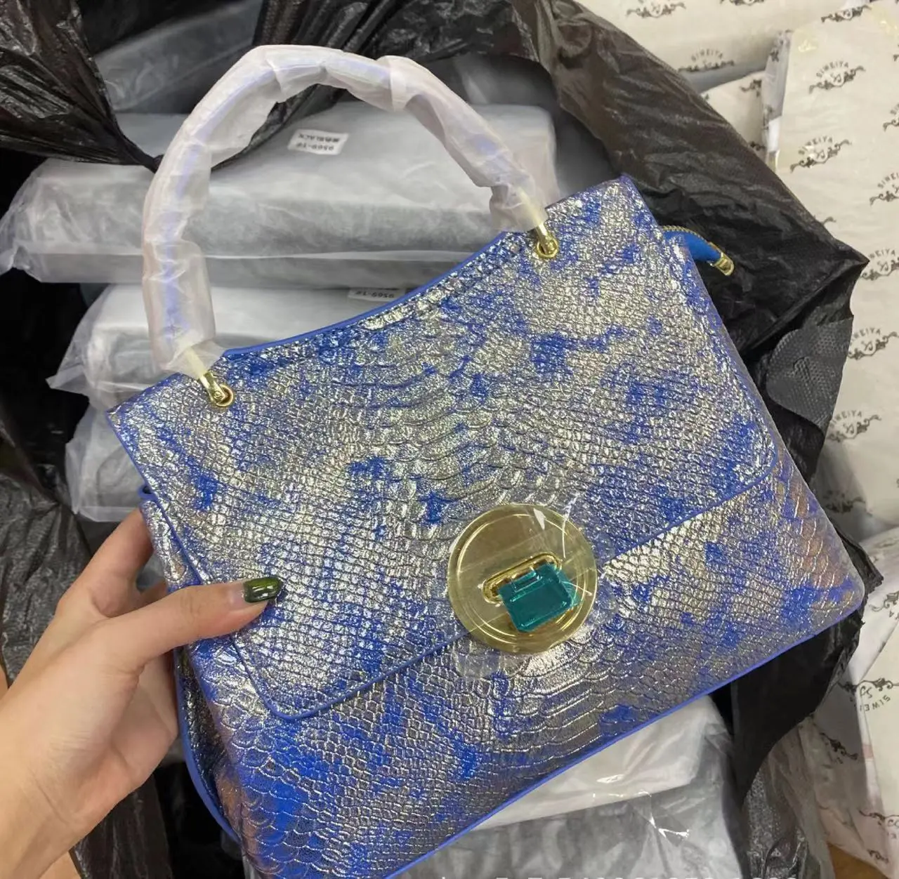 Luxury Designer Brand 가방 2024 New High Quality Laser Leather Handbags for Women Snake Print Shoulder Crossbody Bag сумка женская