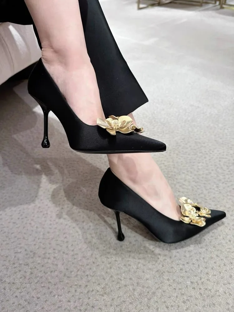 Golden Flowers High Heels Women Silk Luxury Designer Sandal Metallic Flower Square Toe Pointed Fine Heel Party Dress Shoes Pumps