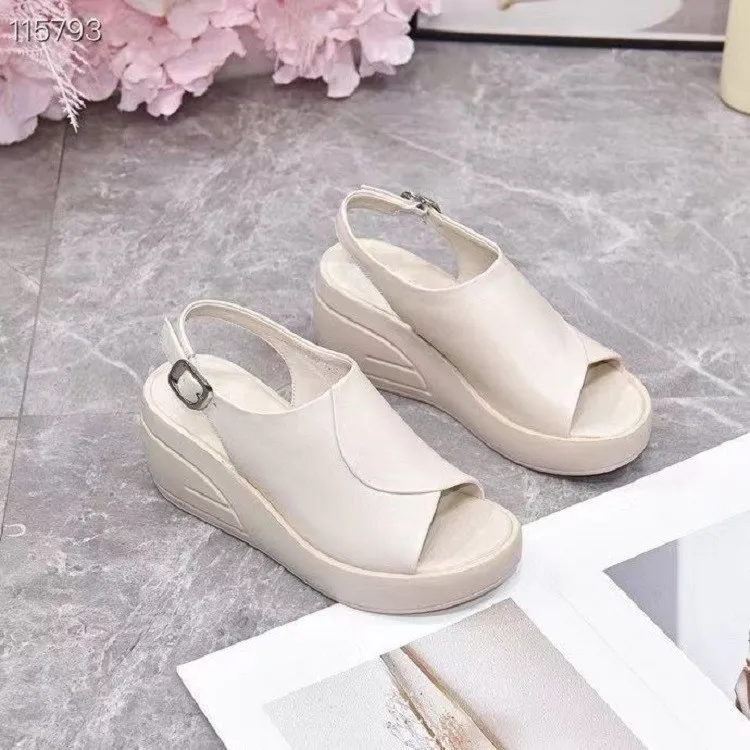 Summer New Women's Fish Mouth Sandals Wearing Slope Heel Leather Clasp for Simple and Comfortable Thick Sole Shoes for Women